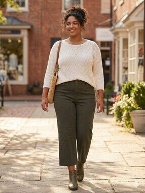 Foxcroft White Textured Scoop Neck Knit Sweater With Asymmetrical Hem.  Medium.